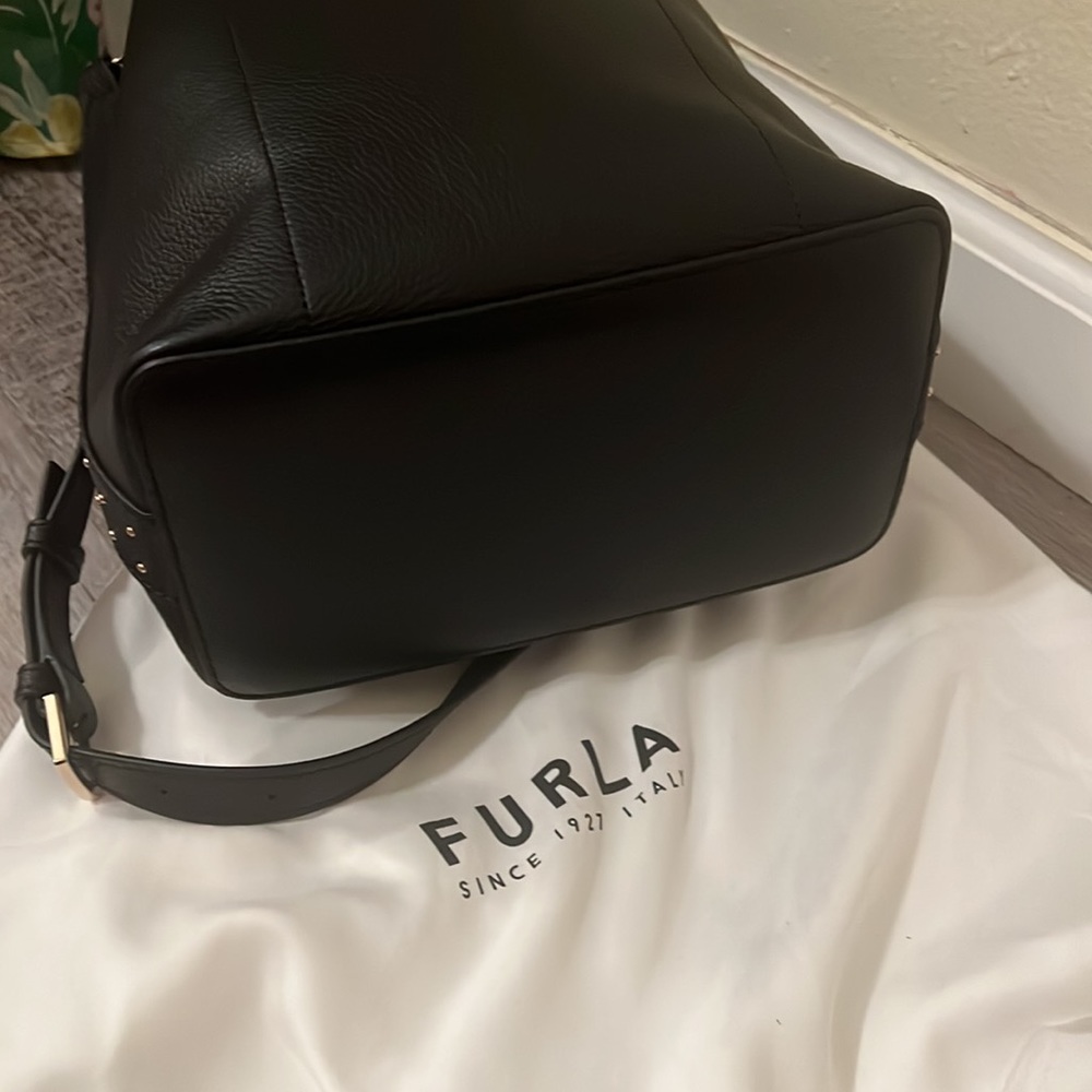 NWT FURLA bucket bag - Picture 6 of 8